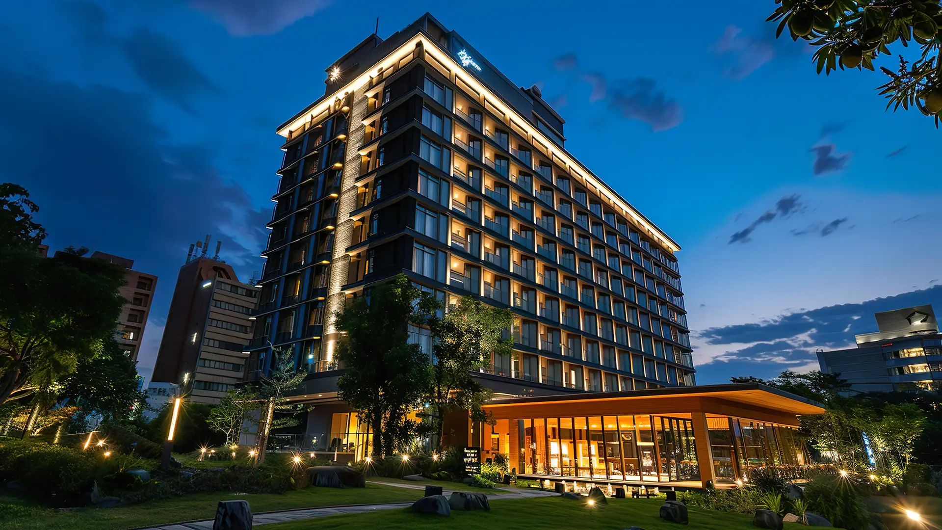 doctus-12_application luxury hotel