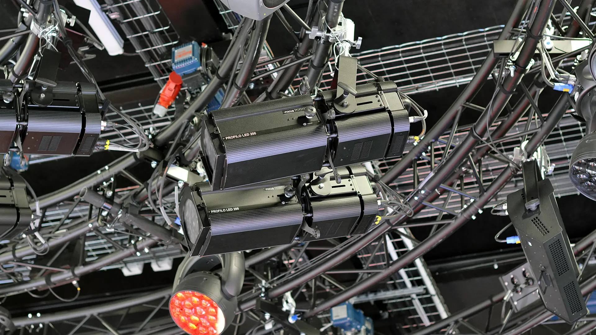 TV Studio Lighting Solutions profilo-led-200