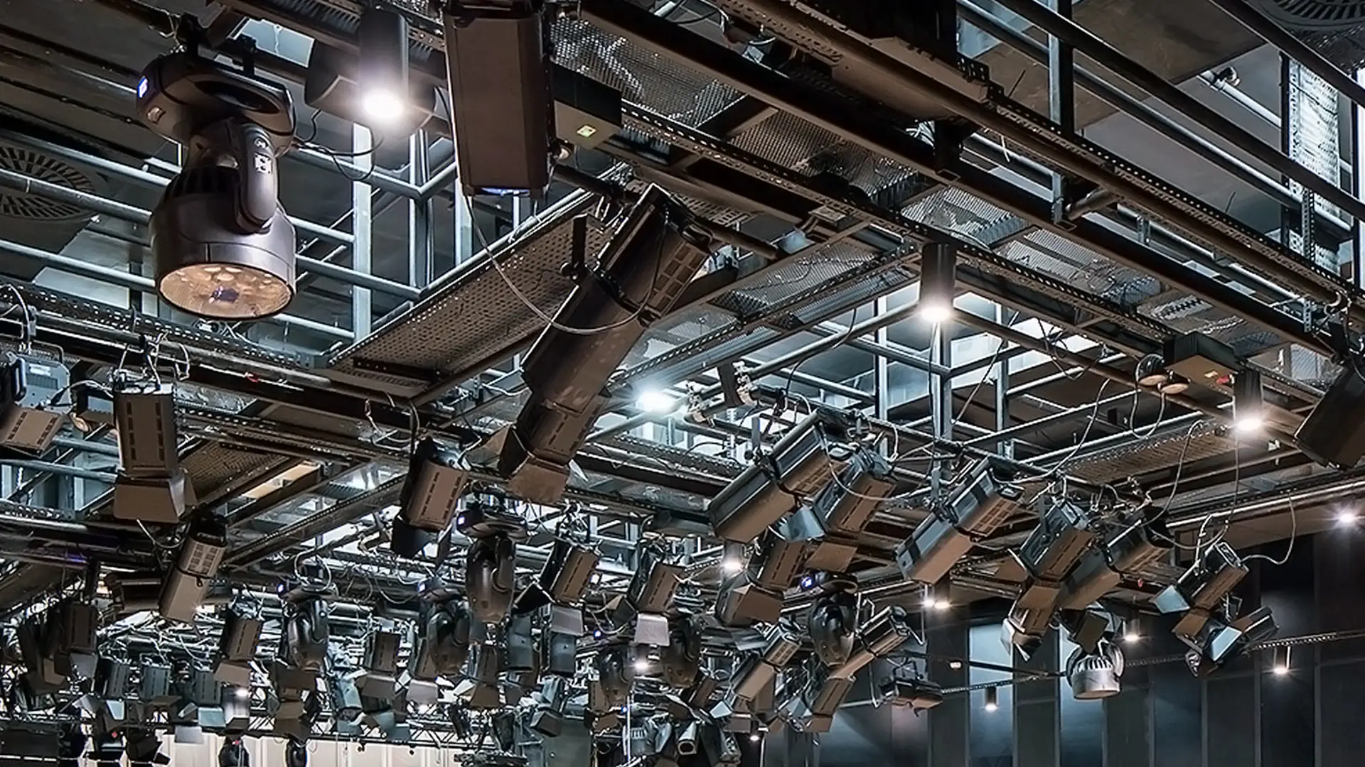 profilo-led-200_application TV studio